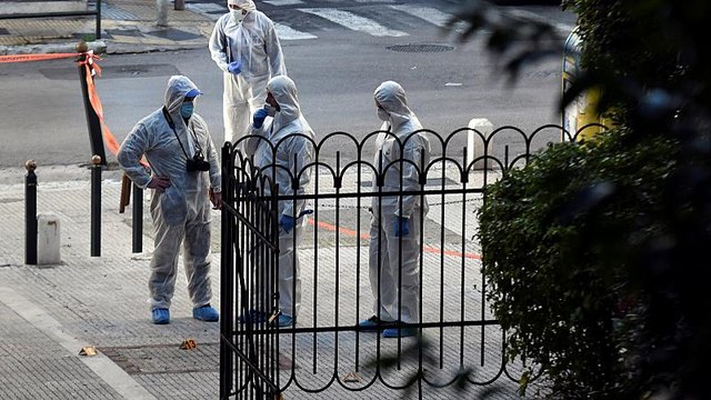 Ad Atene esplode pacco sospetto davanti a chiesa, due feriti