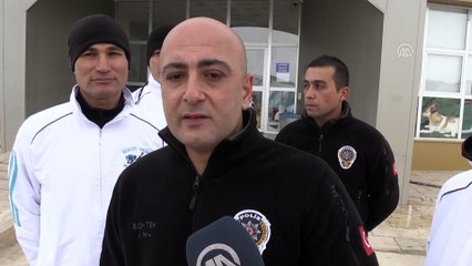 Kurtardığı yavru köpeğe sahip çıktı - VAN