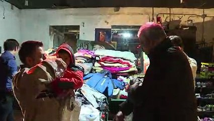 Voluntarios apoyan a migrantes en Texas