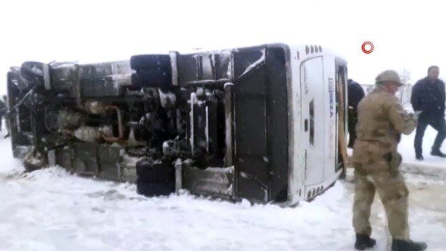 Elazığ'da Trafik Kazası! Midibüs Devrildi: 16 Yaralı