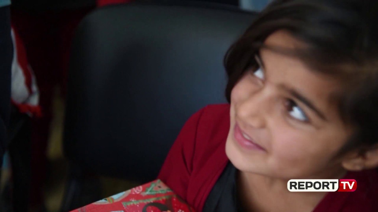 Dhurata për fëmijët e qendrës sociale në Shkozë, Veliaj: Do të ndërtojmë të tjera qendra shërbimi