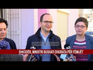 SHKODËR, MINISTRI BUSHATI DHURATA PËR FËMIJËT