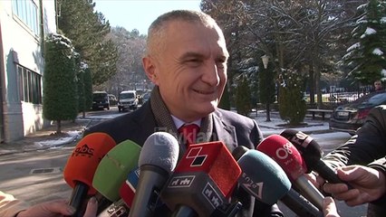 Meta komenton vendimet per studentet