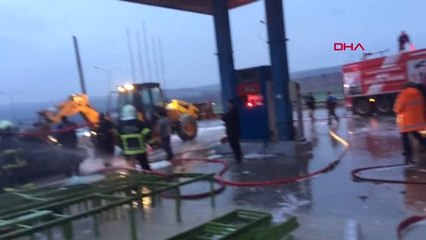 Şanlıurfa'nın Bozova İlçesinde Akaryakıt İstasyonunda Patlama Meydana Geldi-5