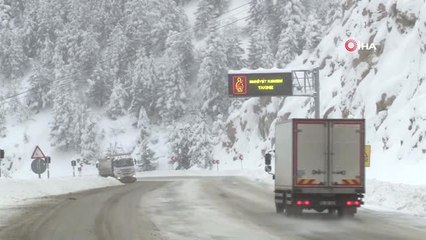 Zigana Geçidi'ndeki Kar Ulaşımı Olumsuz Etkiliyor