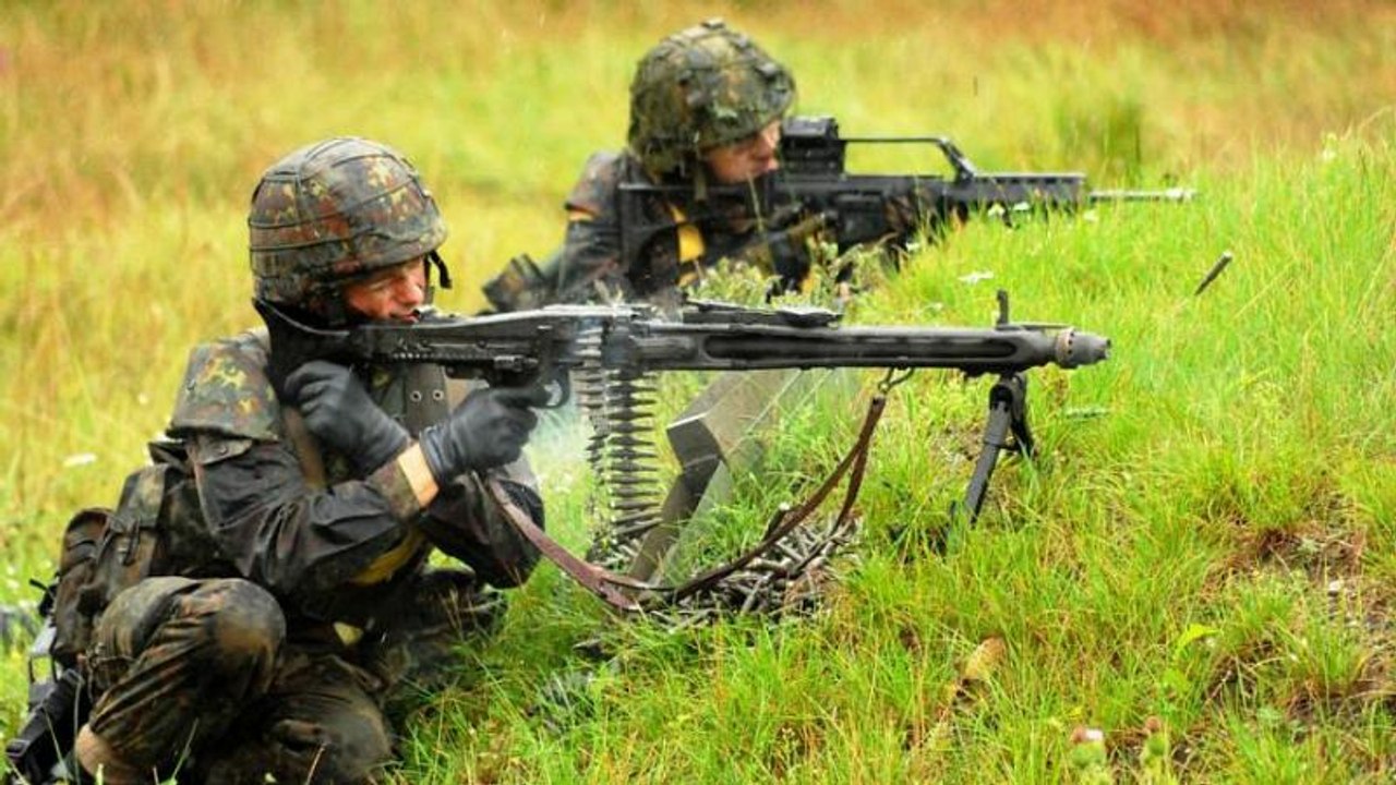 Bundeswehr: Rekrutierung von Ausländern wird 'geprüft'