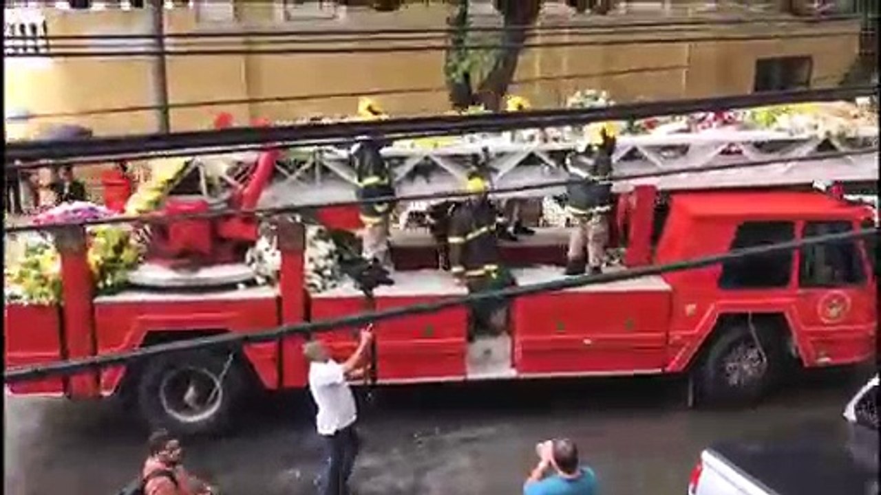 Cortejo fúnebre deixa Palácio Anchieta