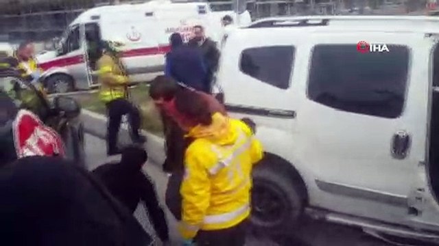Servis aracıyla hafif ticari araç çarpıştı: 1 yaralı