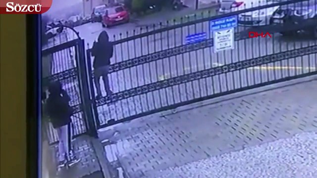 Otomatik kapı açılınca üzerinden geçen çocuk düşme tehlikesi geçirdi