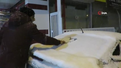 Başkale'de Kar Yağışı Nedeniyle 29 Mahalle ve 25 Mezra Yolu Kapandı