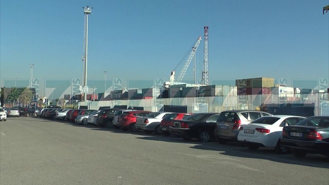 DURRES, SEKUESTROHEN 8 MIJE LITRA VERE QE VINTE NGA ITALIA - News, Lajme - Kanali 7