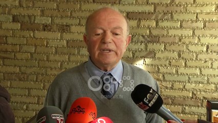 Ora News - Muharrem Shqarri sjell librin për mikun e shqiptarëve