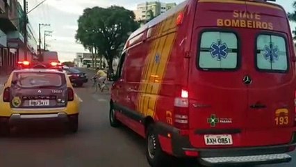 Logan tomba e Uno bate em muro de farmácia após colisão