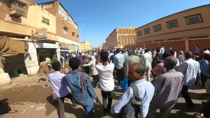 수단 '빵값 인상 항의' 시위대와 경찰 충돌...19명 사망 / YTN