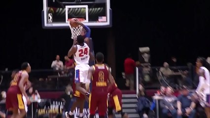 Johnny Hamilton throws it down!