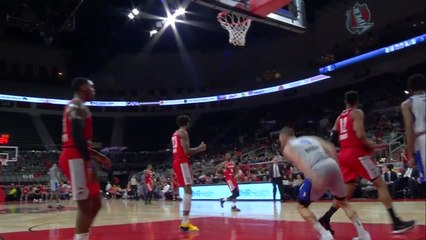 Ray Spalding scores off the great dish by Daryl Macon