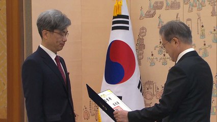 문 대통령, 김상환 신임 대법관 임명장 수여 / YTN