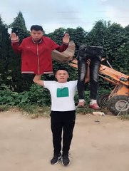 This  Magicians Do Those Body Separating Tricks