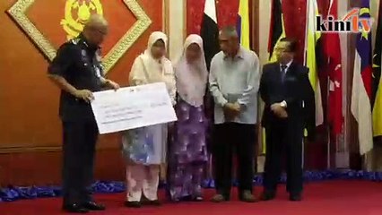 Waris Adib terima sumbangan, kenaikan pangkat Gred KB22