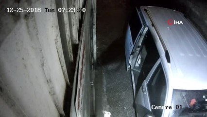 Eyüpsultan'da Bir İş Yerinden 3 Dakikada 60 Bin TL Değerinde Malzeme Çalan Hırsızlar Kamerada