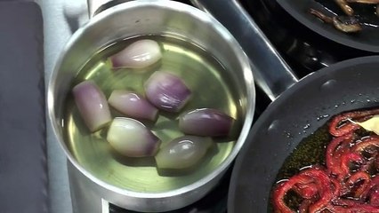 2. Solomillo de ternera albardado con pimientos rojos, puré de patata y salteado de setas y chalotas masterchef