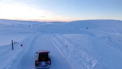 VÍDEO: Sí, lo que ves derrapando en nieve es un Tesla Model 3