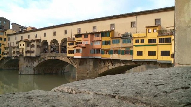 Firenze, furgone danneggia colonna del Corridoio Vasariano
