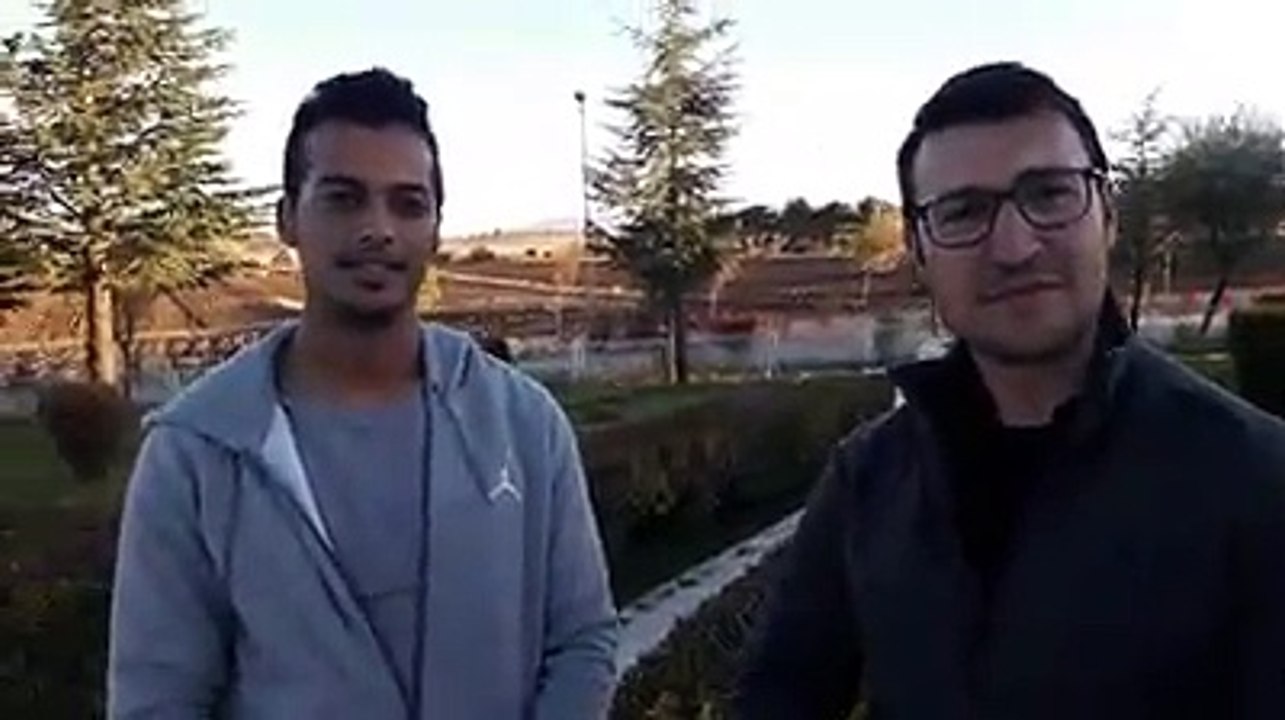 Büyük taarruz şehitliklerini gezdirdiğimiz guruplardan denizli gurubundaki öğretmenlerimiz ingilizce ve ibranice gezi değerlendirmesi yaptı .. Afyonda kocatepe ve dumlupınarda ilkleri yaşatmaya devam ...