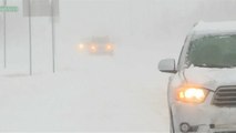 Schneesturm Eboni richtet Verkehrschaos in den USA an