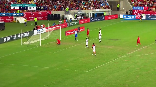 L’incroyable raté d’Adriano lors d’un match de gala