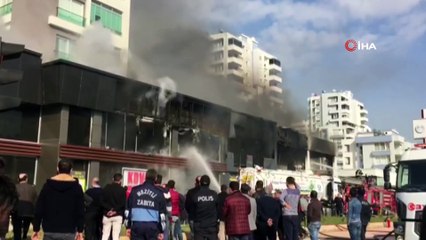 Mersin'de apartmanın altındaki dükkanda çıkan yangın korkuttu
