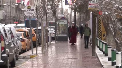 Yoğun Kar Yağışı Nedeniyle Uçak Seferleri İptal Edildi, Yüzlerce Yerleşim Yerinin Yolu Ulaşıma...