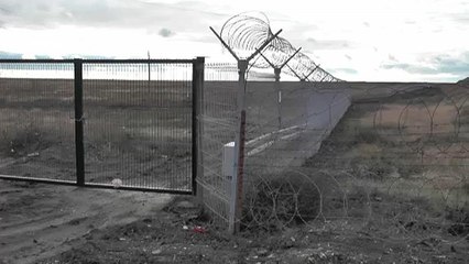 Russia completes wall on Crimea-Ukraine border