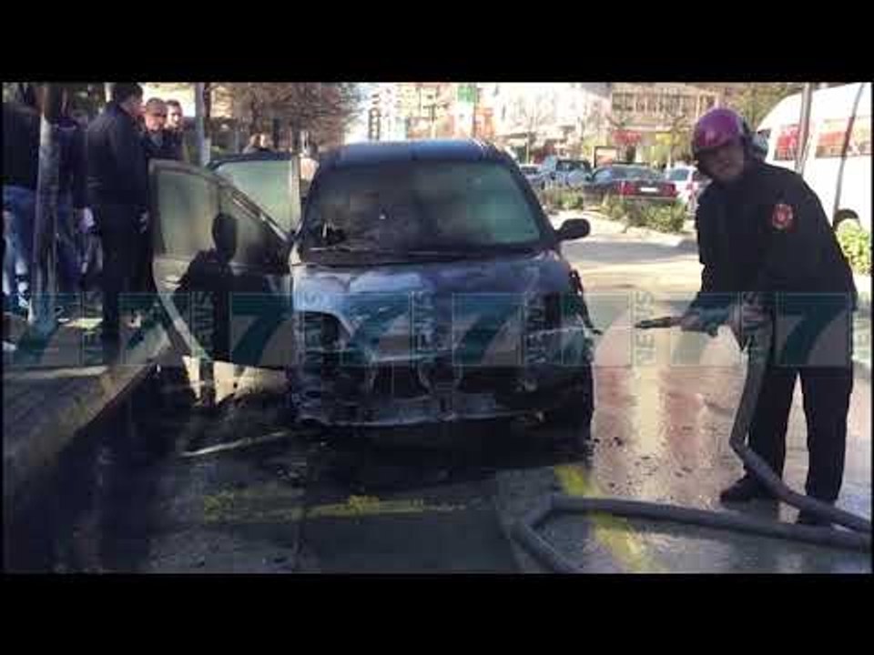 MAKINA MERR FLAKE NE ECJE NE QENDER TE FIERIT - News, Lajme - Kanali 7
