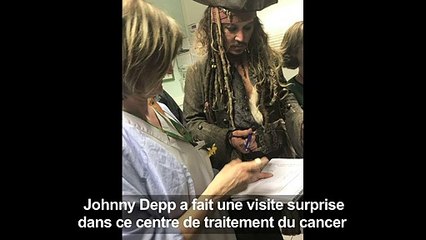 Johnny Depp, en Jack Sparrow, visite des enfants malades à Paris