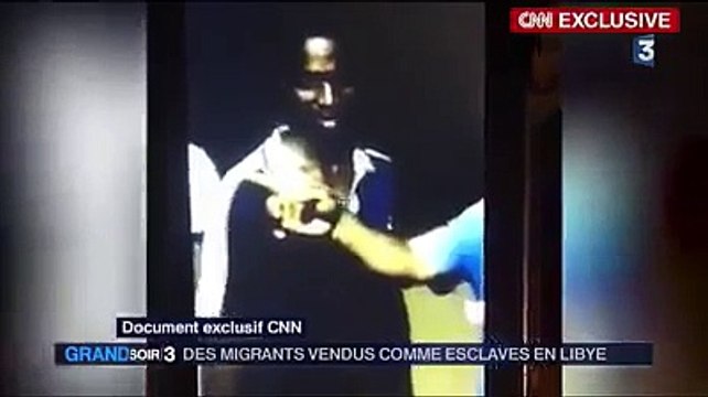 La vidéo de migrants vendus comme esclaves en Libye qui suscite colère et indignation