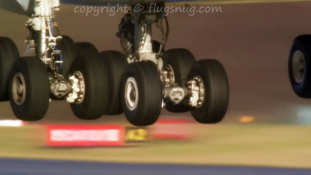 Atterrissage des roues d'un avion A380 filmé au ralenti !