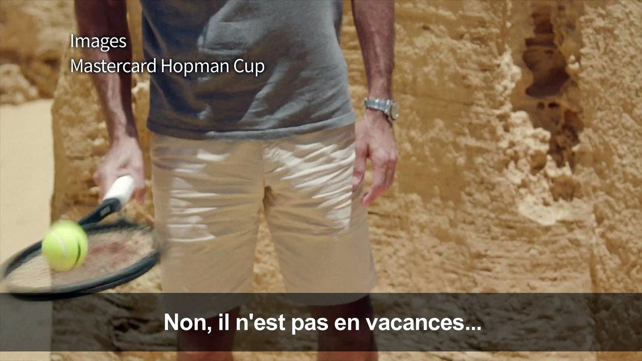 Roger Federer s'entraîne dans le désert des Pinnacles, en Australie.