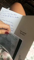أمينة خليل تتلقى هدية من "سيكريت سانتا" فى الكريسماس