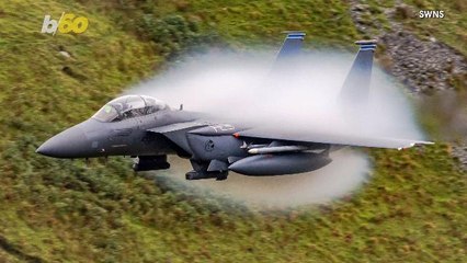 Photographer Captures Incredible Moment as Jet Makes Its Own Personal Cloud