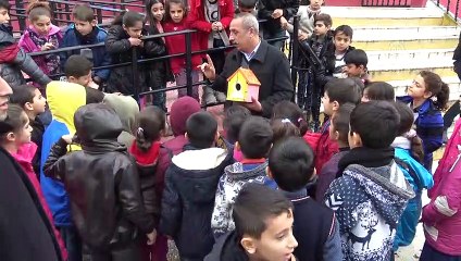 Minik eller kuşlara yuva yaptı - BATMAN