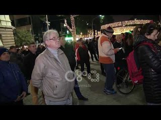 Ora News - Banorët e Astirit, emigrantët dhe artistët bashkohen në protestë para kryeministrisë