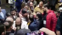 Pakistanion Ne Speaker Asad Qaiser Ko Airport Per Pakar Kar Kia Kia , Watch Exclusive Video