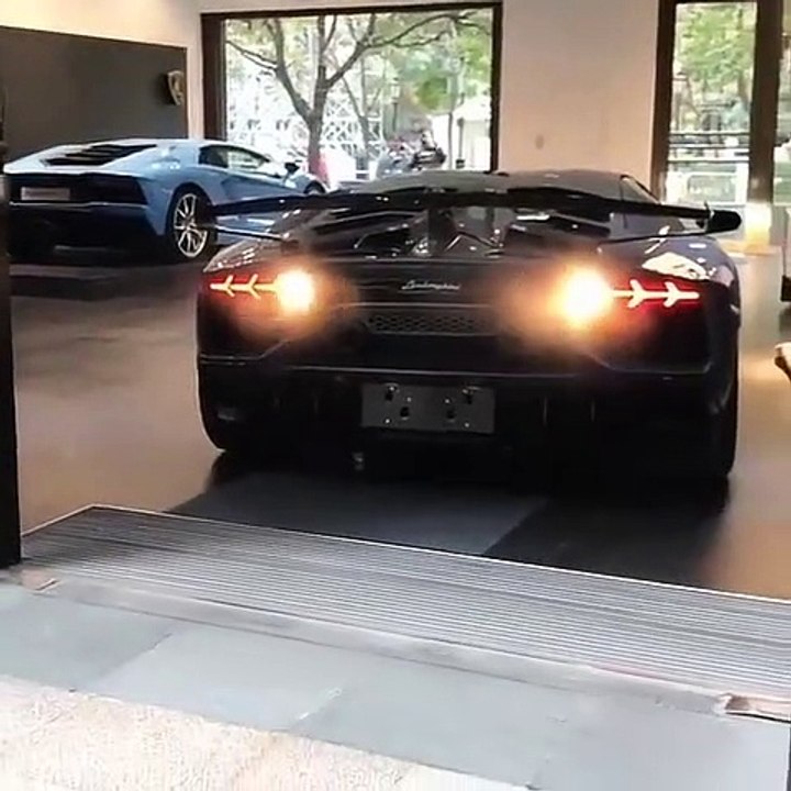 LANBORGHINI AVENTADOR BLACK