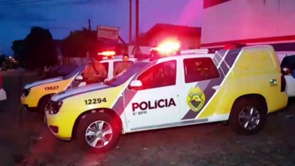 Jovem bate carro durante perseguição, prossegue com fuga, mas tem veículo apreendido