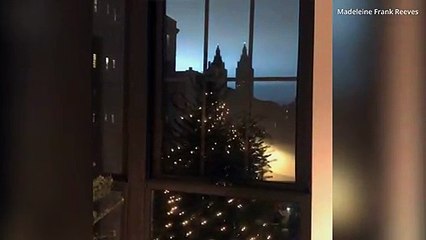 Misteriosa e assustadora luz azul ilumina Nova York