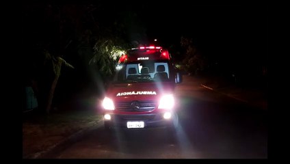 Homem fere joelho ao sofrer queda em casa