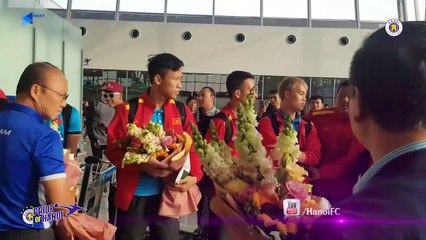 Quang Hải và các đồng đội thư giãn ở buổi tập nhẹ trên đất Qatar trong màu áo ĐTVN | HANOI FC