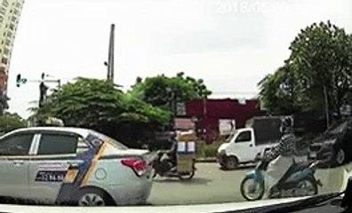 [192x144] Street Ninja Awards 2018 Những tình huống đứng tim và cười... ra nhiều nước mắt nhất của các nữ tài xế trên đường phố