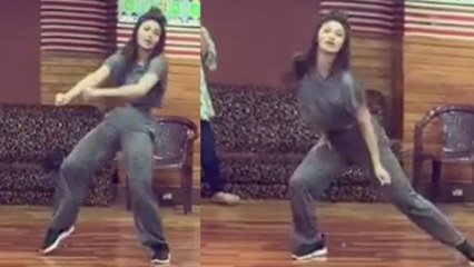Mouni Roy's Sensational Dance on Akh Lad Jaave song ; Watch video | Boldsky